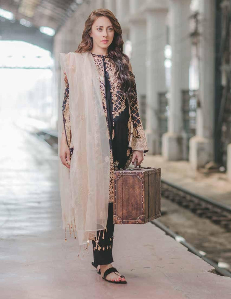 Carnation Luxury Lawn Collection by Rang Rasiya – Design 149A