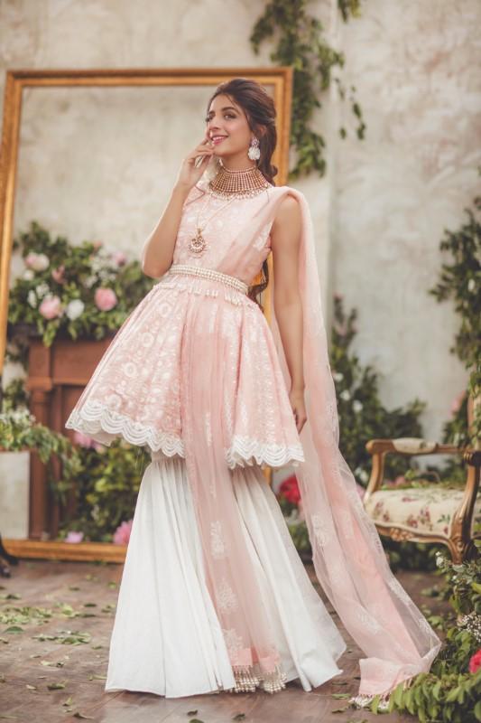 Noor by Saadia Asad Luxury Lawn 2018 – 01 Chickenkari Heaven