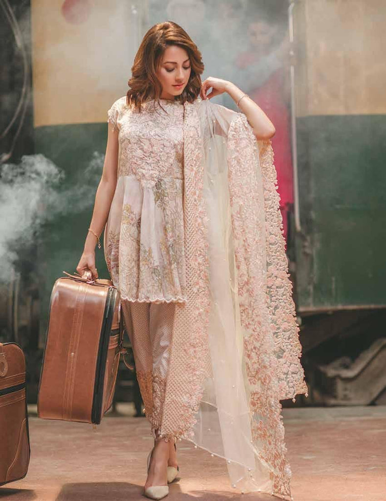 Carnation Luxury Lawn Collection by Rang Rasiya – Design 148A