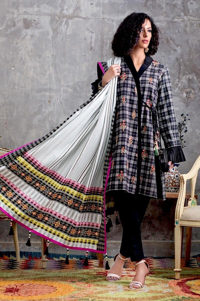 Gul Ahmed Winter Collection – Check On Trend – 3 PC Embroidered Khaddar Suit K-93