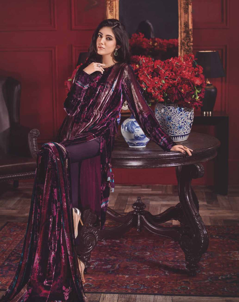 Gul Ahmed Winter Collection 2021 · 3 PC Velvet Suit with Velvet Dupatta – BVL-12006A